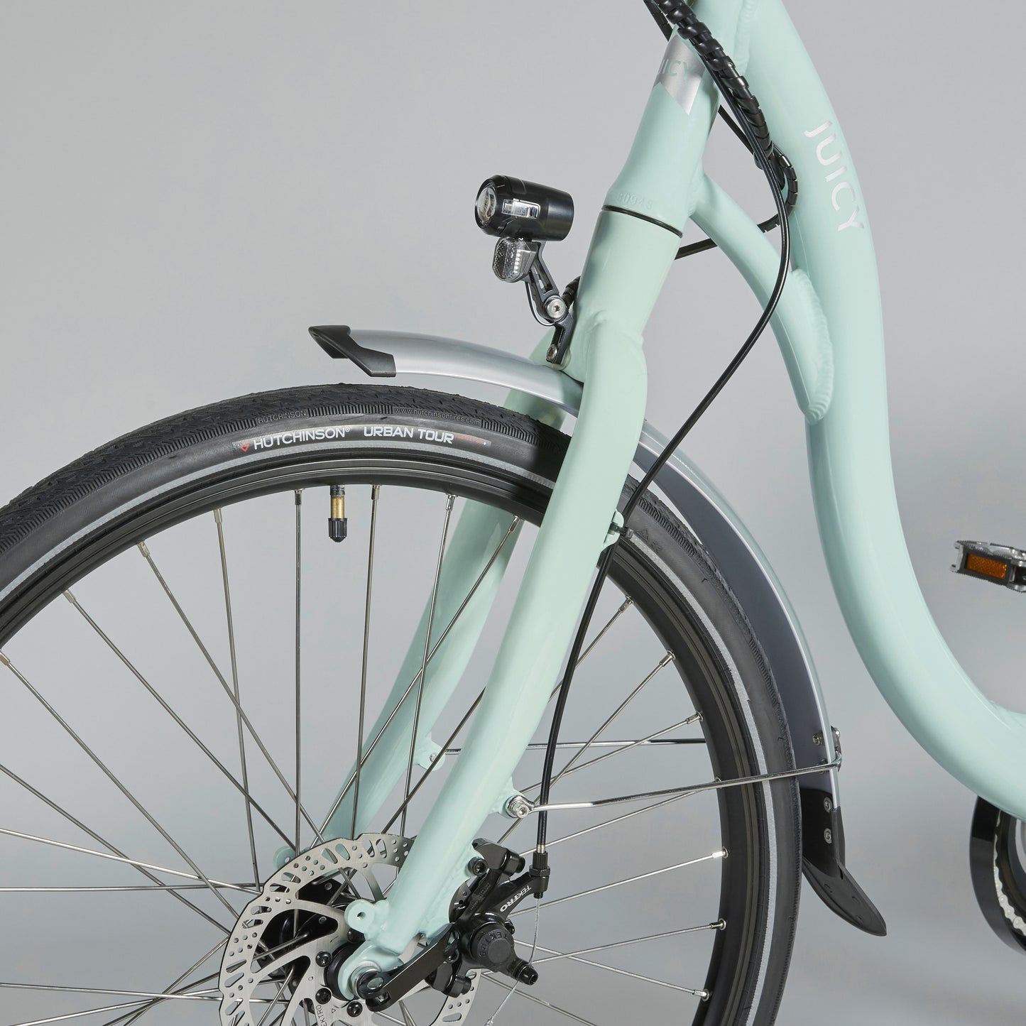 Juicy-Compact-Ice-colour-front-fork-and-wheel