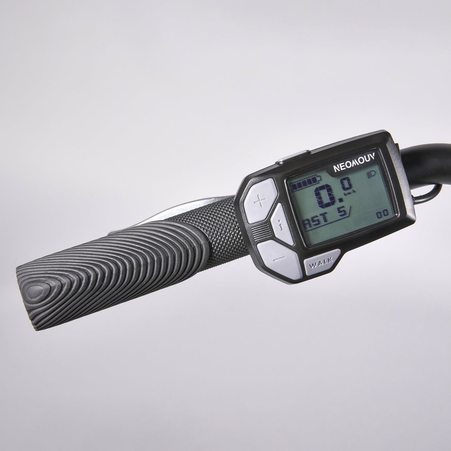Juicy-Compact-left-hand-controls-with-LCD
