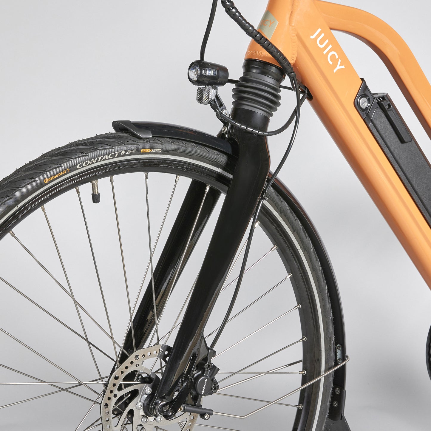 Juicy-Roller-Apricot-frame-Colour-black-front-forks-and-wheel