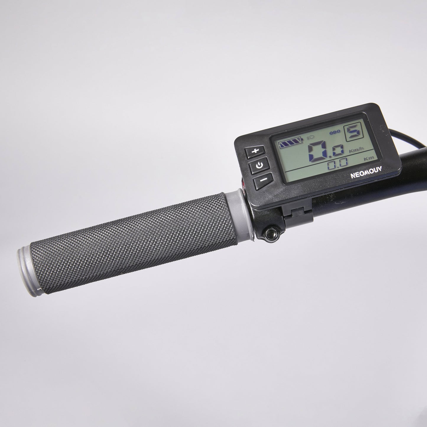 Neomoov-Open-left-handle-with-control