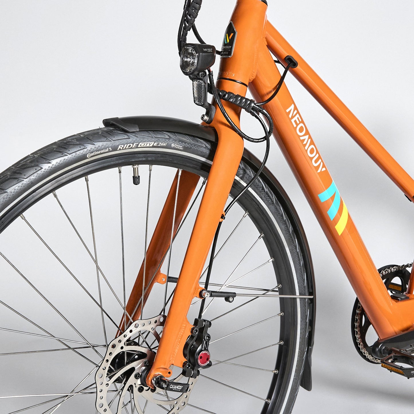 Neomoov-Open-orange-front-right-side