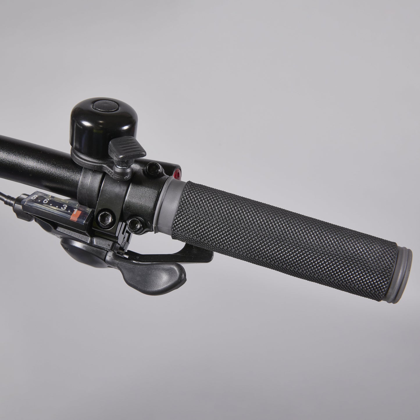 Neomoov-Open-right-handle-and-gear-controls-with-bell