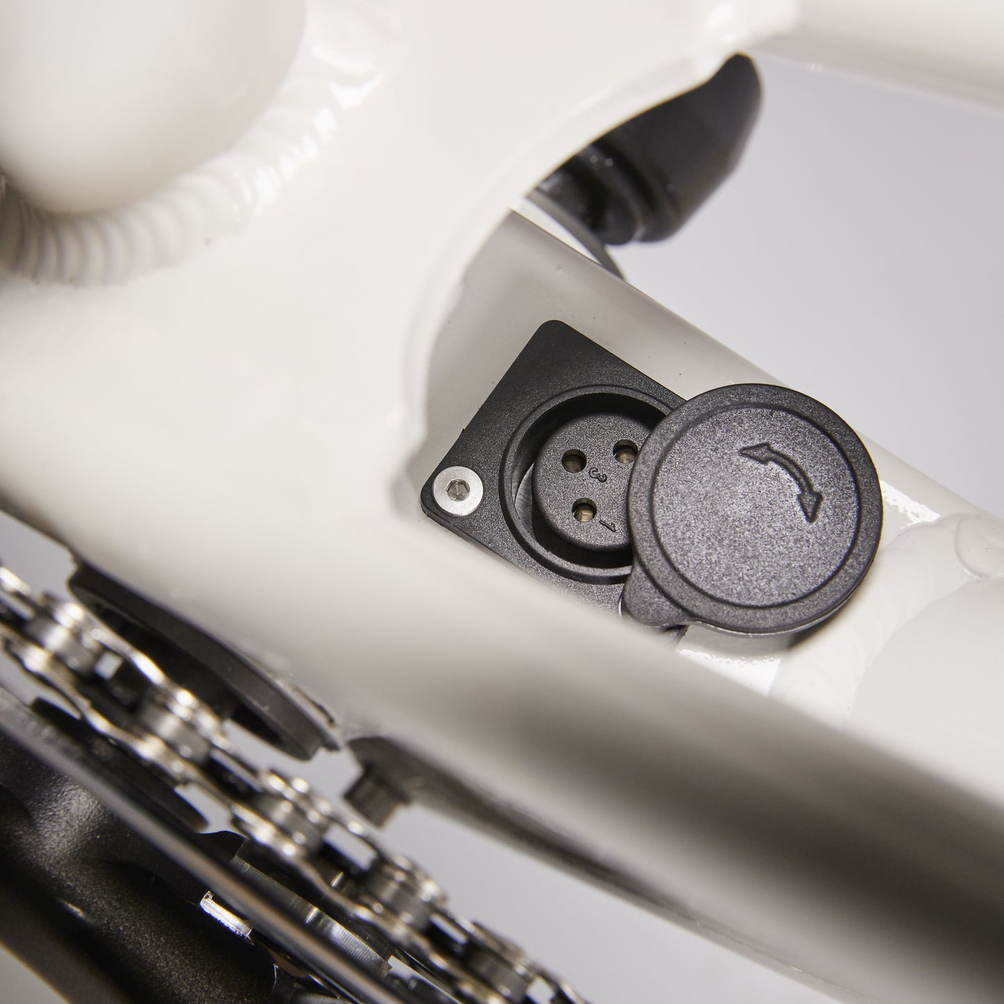 Neomouv-Malva-charging-point-on-frame-near-bottom-bracket
